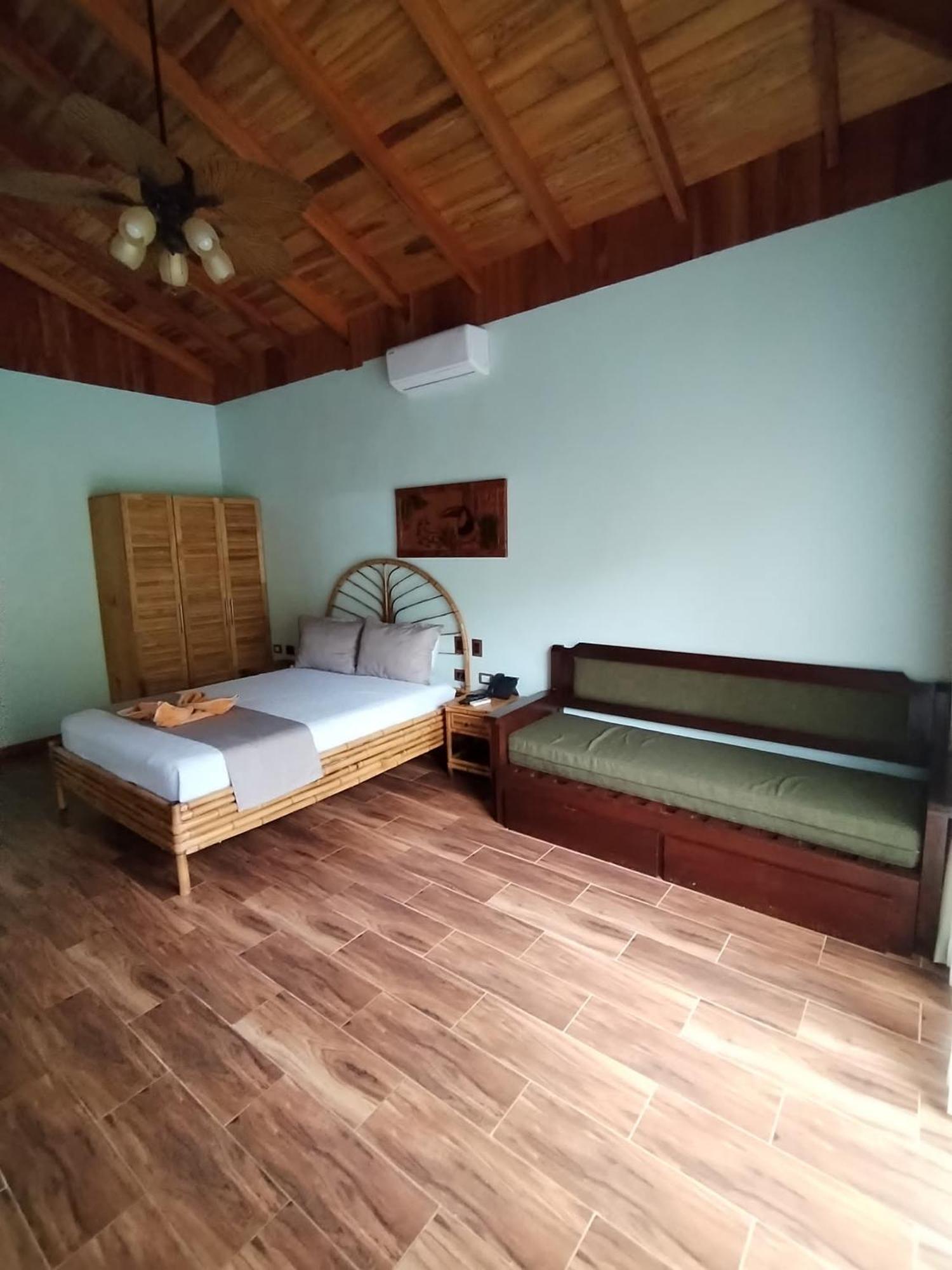 Bungalows Beachfront Hotel プンタ・ウバ エクステリア 写真