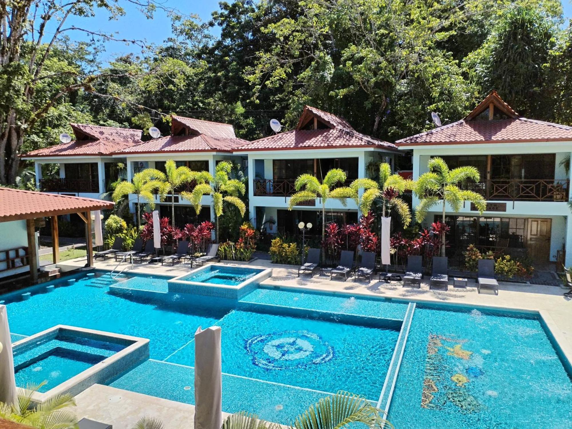Bungalows Beachfront Hotel プンタ・ウバ エクステリア 写真